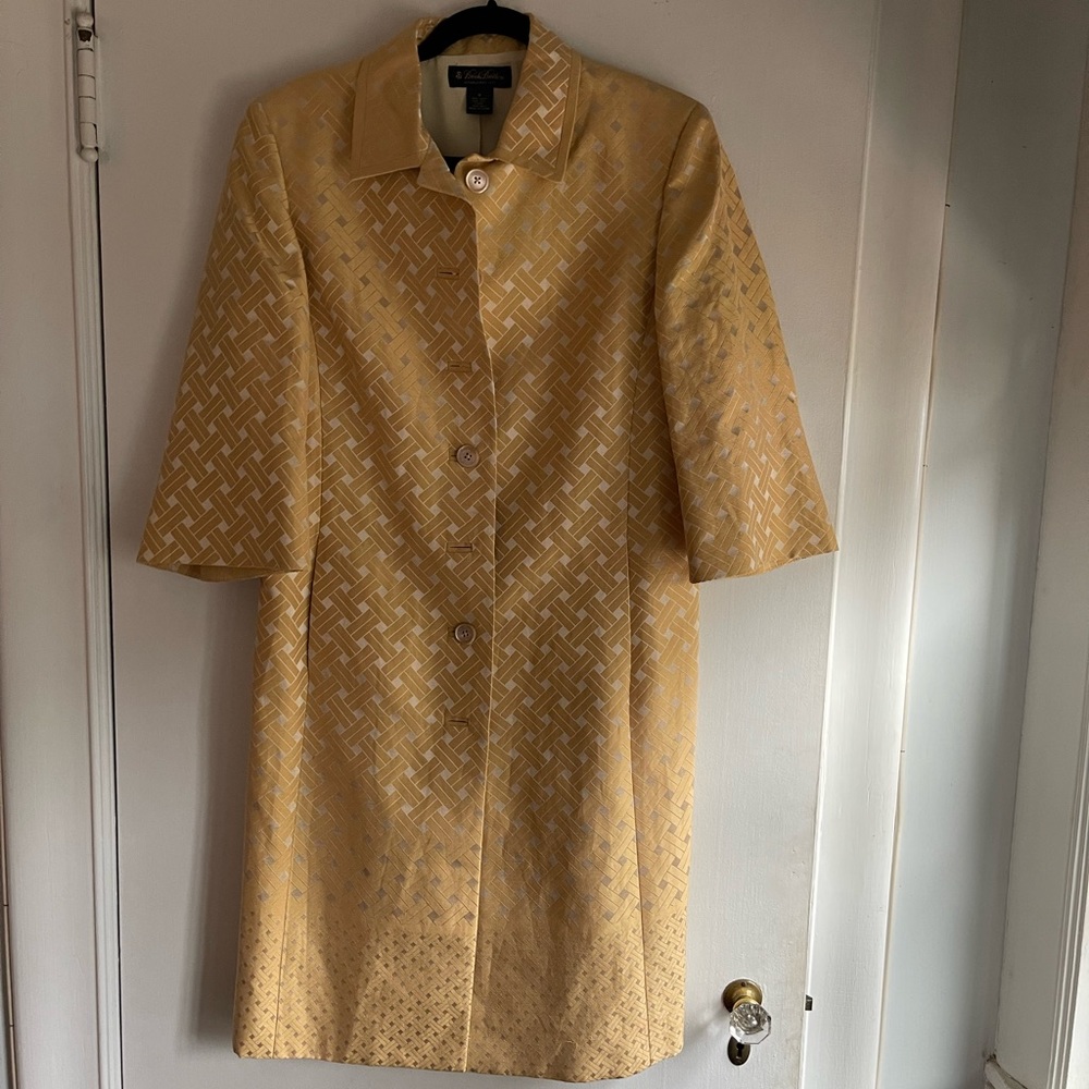 A 3/4 sleeve dress coat, linen and silk.